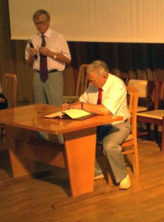 Ректор ТІСІТ Ярослав Бакушевич під час підписання Хартії Університетів України на Ольвійському форумі