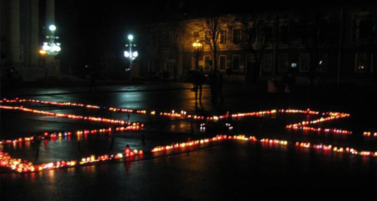 Cтуденти ТІСІТ взяли участь в акції «Засвіти свічку – вшануй пам&#039;ять жертв голодомору»