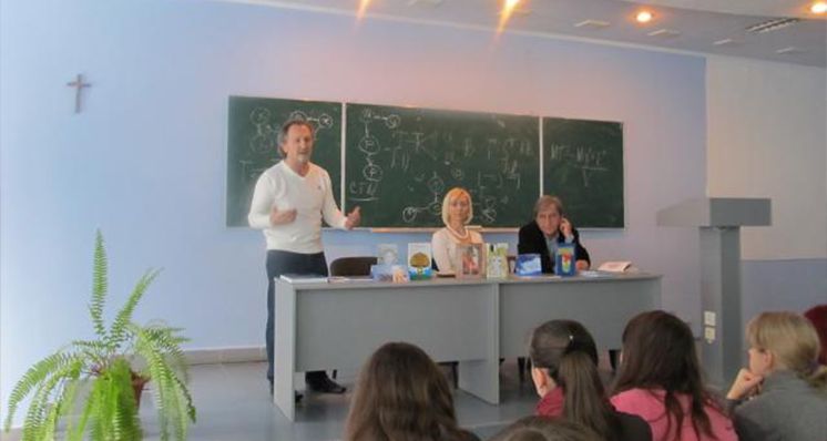 Студенти ТІСІТ мали зустріч з відомими письменниками Володимиром Шовкошитним, Станіславом Бондаренком та Ларисою Лебедівною